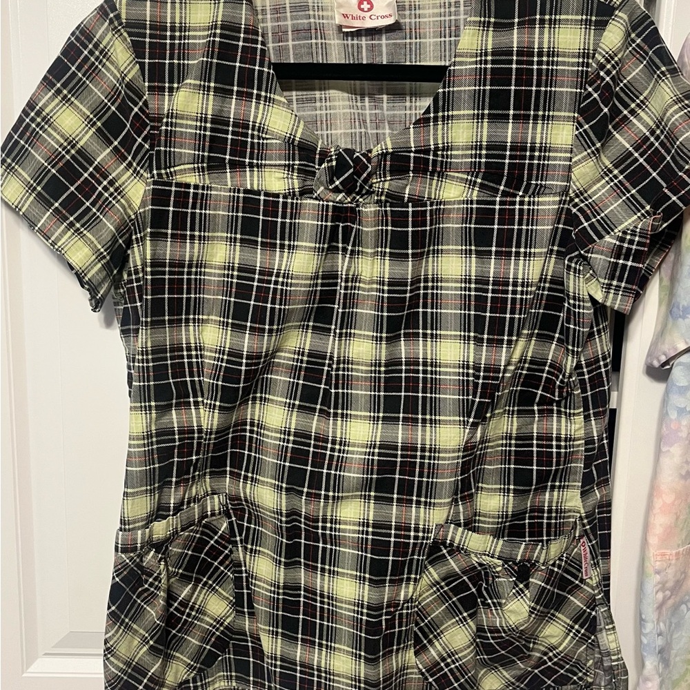 Nursing scrub top bundle size M and one is S - Picture 4 of 5